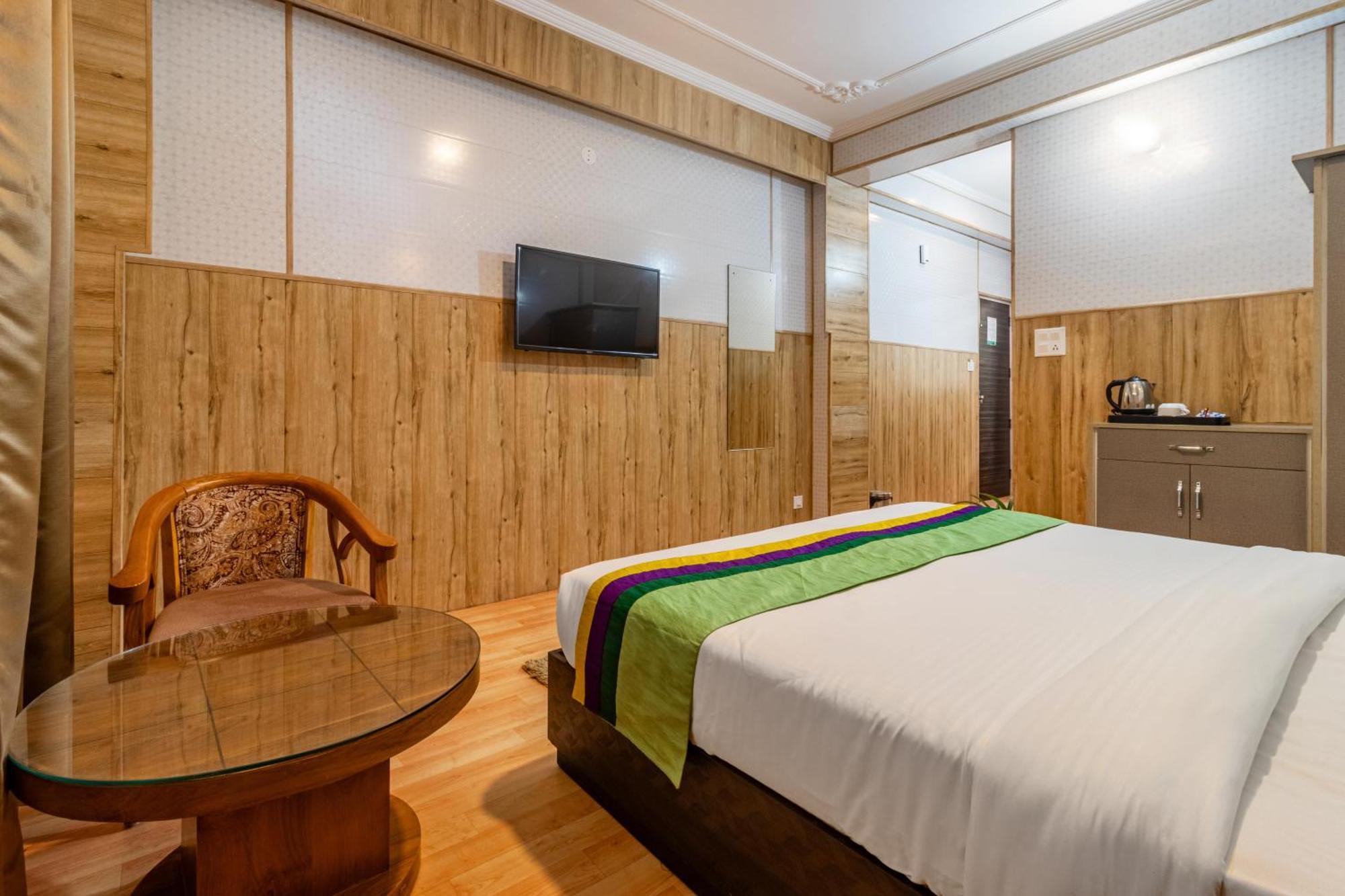 Treebo Srishti Vaikunth With Mountain View Hotel Shimla Exterior photo